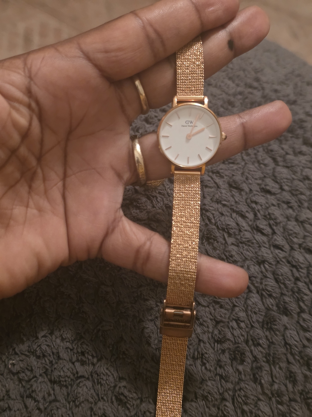 Daniel Wellington Rose Gold Mesh Strap Women’s Watch Need Battery